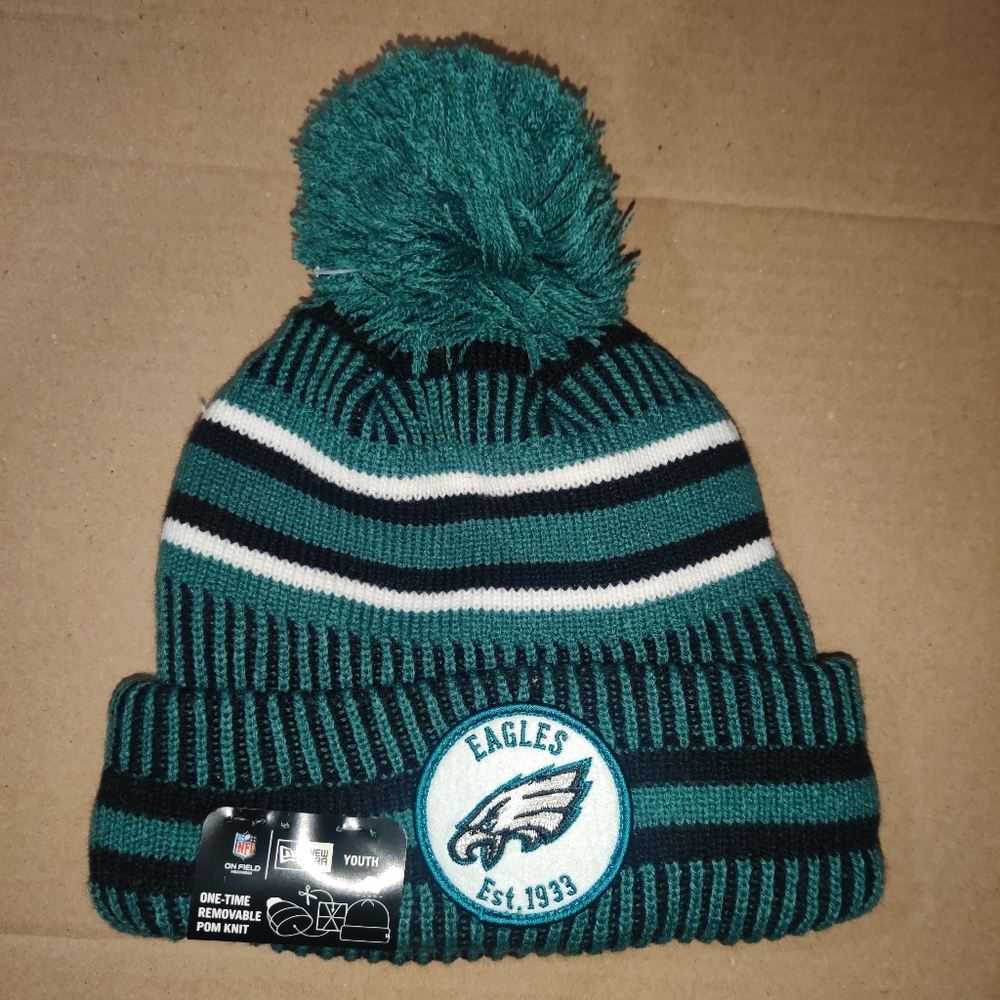 New Era NFL On Field Philadelphia Eagles Sideline Pom Knit Beanie OSFA